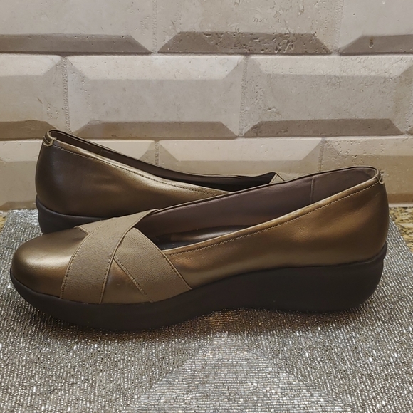 SOLD!! EASY SPIRIT AntiGravity Wedges - Size 10 - Picture 4 of 8